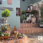 【個人邸】キューガーデンやウィッチフォードもカジュアルに使うシャビーなクリスマスのお玄関前！大人可愛いお洒落で小さい素敵すぎるお庭！| keiko様邸 | 園芸/ガーデニング店巡り | 兵庫/明石