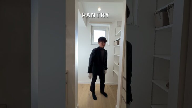 【ルームツアー】平屋風の2階建て？！｜アイコニックな4連窓と大空間LDK｜岩手県｜#平屋   #平屋風   #注文住宅 #北洲ハウジング #shorts